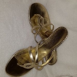 Gold Rampage Low-heeled Thongs